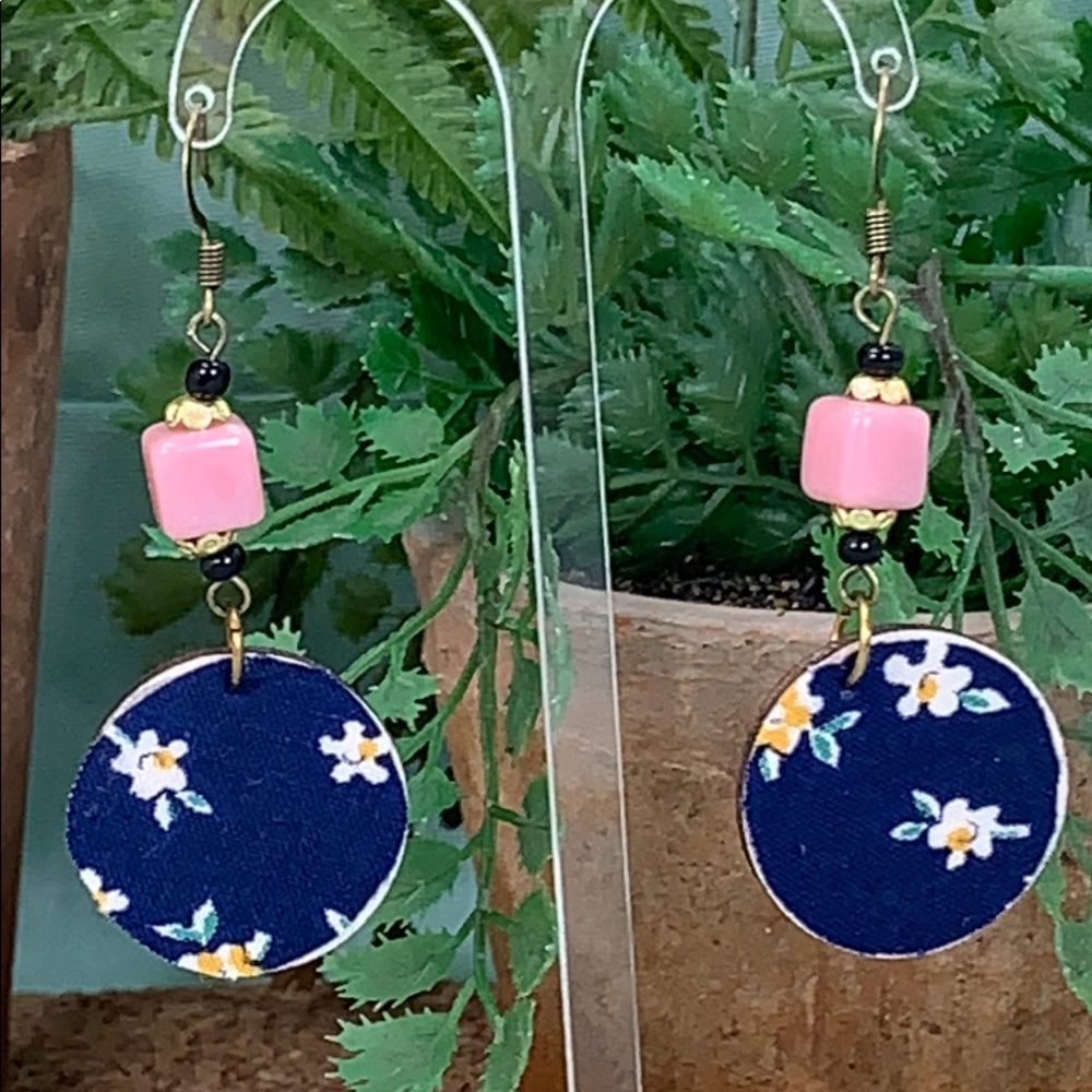 ⭐️🌸Adorned Crown vintage fabric wood disc bead earrings blue pink